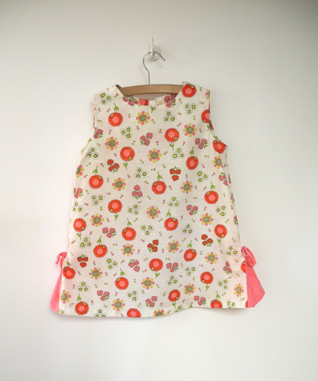 1960's Sleeveless A-Line "Flower Power" Pink, White and Green Dress