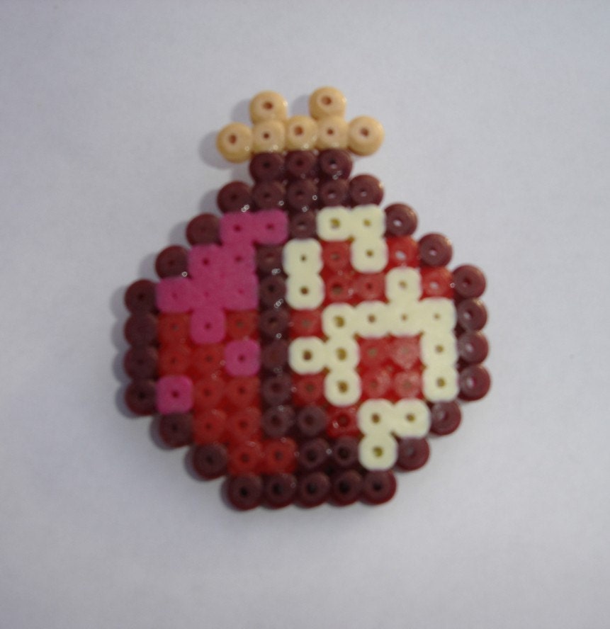 Pixel art cute pomegranate pin brooch pin badge fruit food 8bit 16bit retro video game jewelry original design Minecraft style