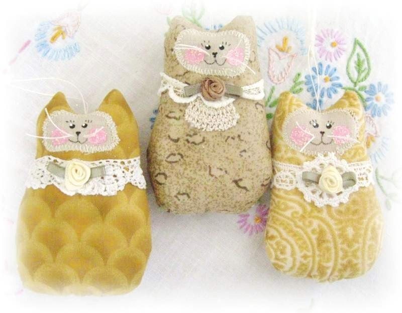 Cat Ornaments, Set of  3, GOLDEN with FLOWERS, Ornies Bowl Fillers, Party Favors Decorations Home Decor CharlotteStyle