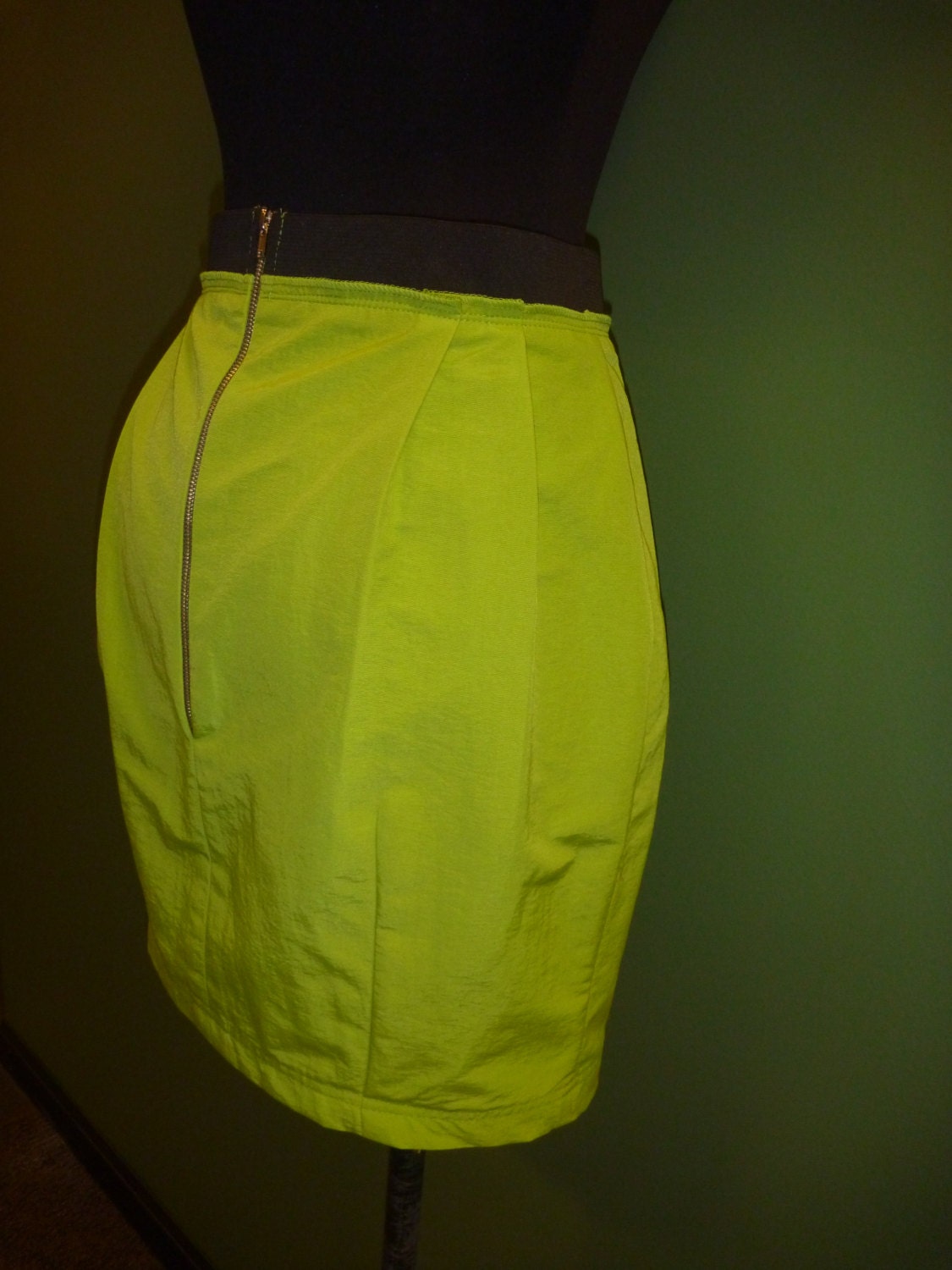 Green Tulip shape skirt.Size M - BOVETTA
