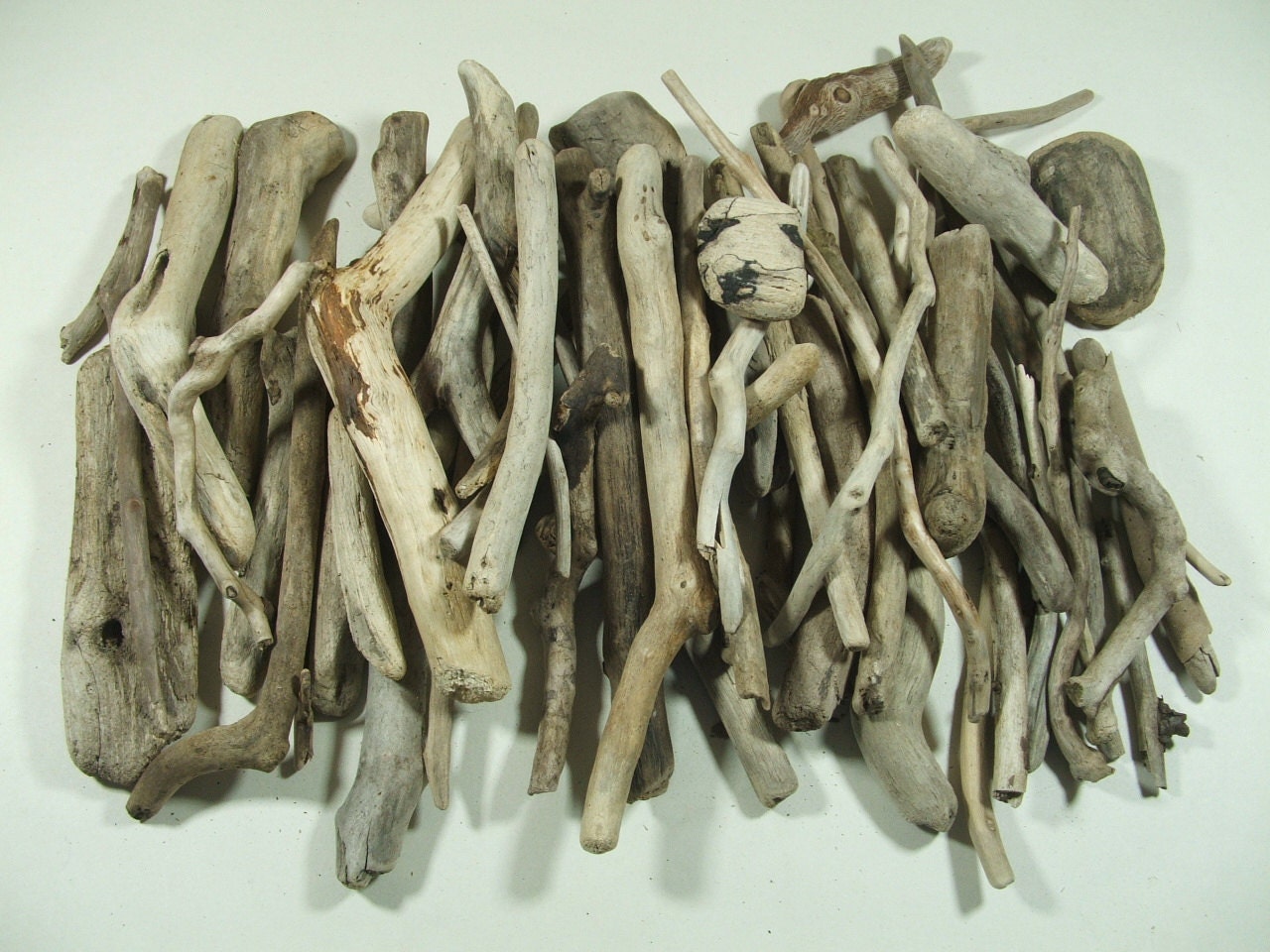 Bulk driftwood 60 large pieces 3 to 10 inches. drift wood for candle holders, driftwood mirrors, picture frames , wreaths, trees