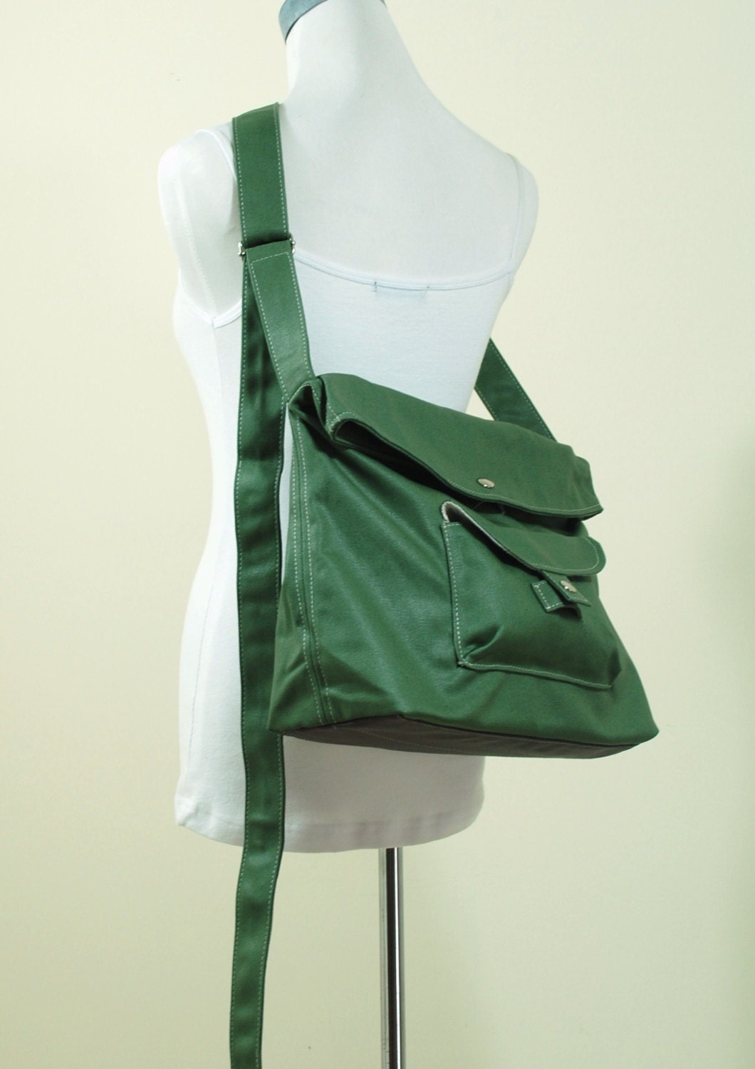Mother's Day SALE up to 20% -BAGGO in Wax Army Green Unisex Purse / Laptop / School / Shoulder / Messenger / tote / Diaper bag / Handbag
