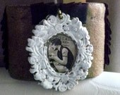 Stretch cuff elastic with faux leather and chic framed center with french woman image