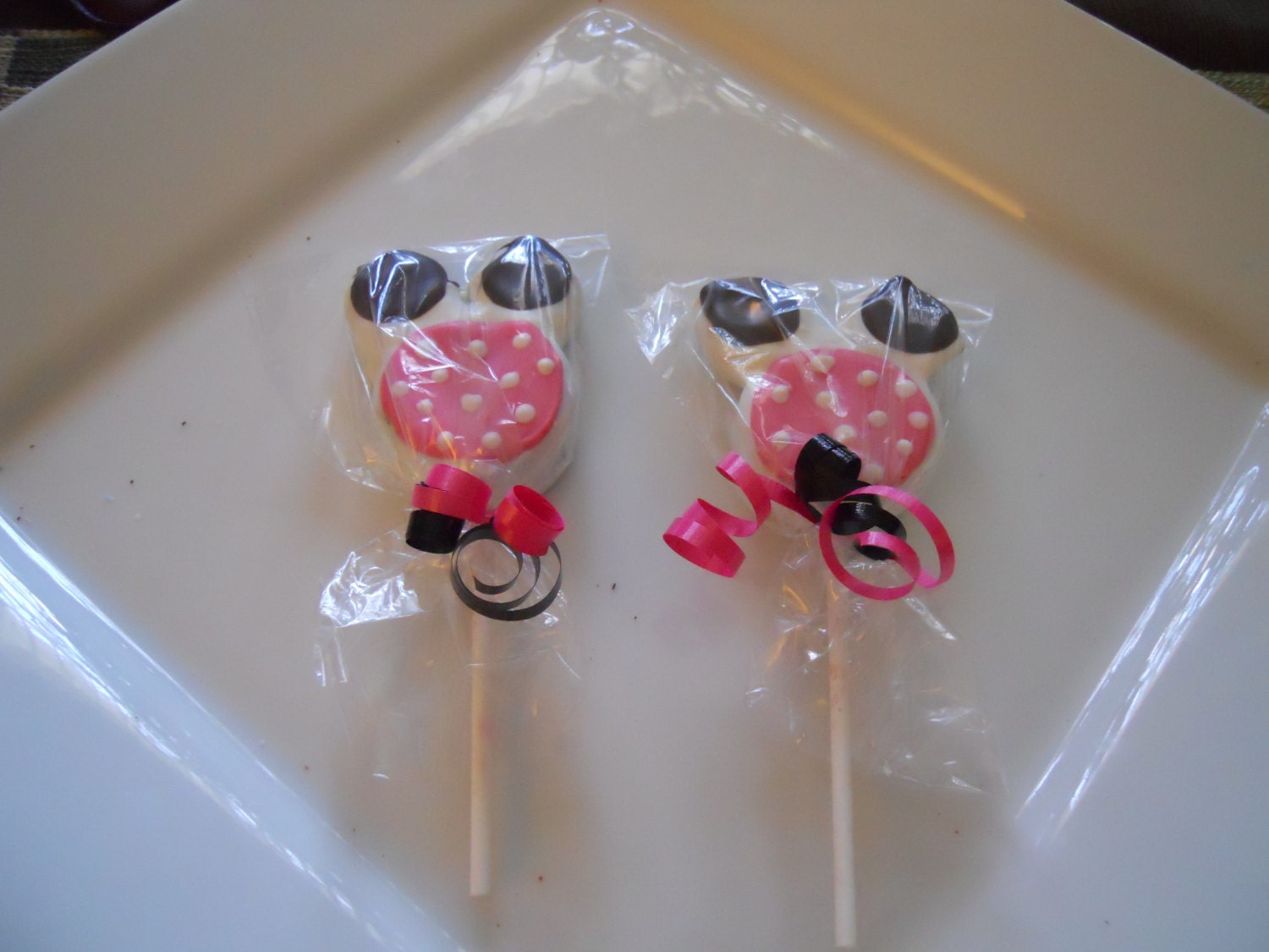 12 Disney Minnie Mickey Mouse Pink white Polka Dot Chocolate Oreo Cookie Pops Birthday gift Party Favor Kids