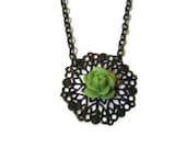 Round filigree necklace with green rose