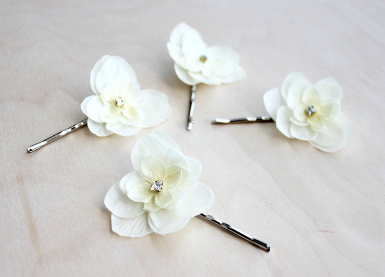 Ivory Blossoms Flower Hair Pins. Hair Clip, Spring Wedding, floral, bridesmaids, bridal hair clip,  Sparkle, Hair Accessories.