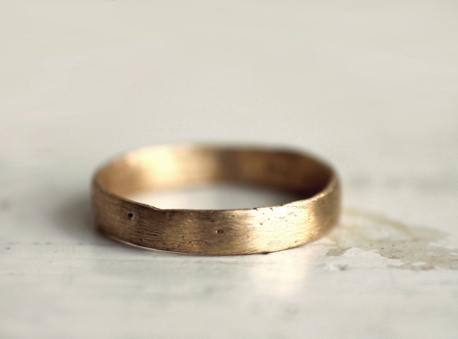A rustic gold wedding band. 18k. Lulu