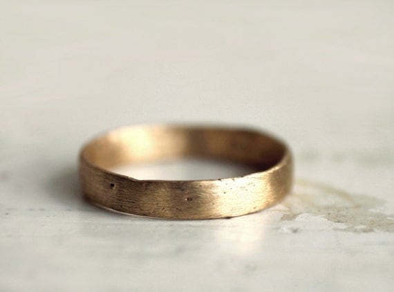 A rustic gold wedding band. 18k. Lulu