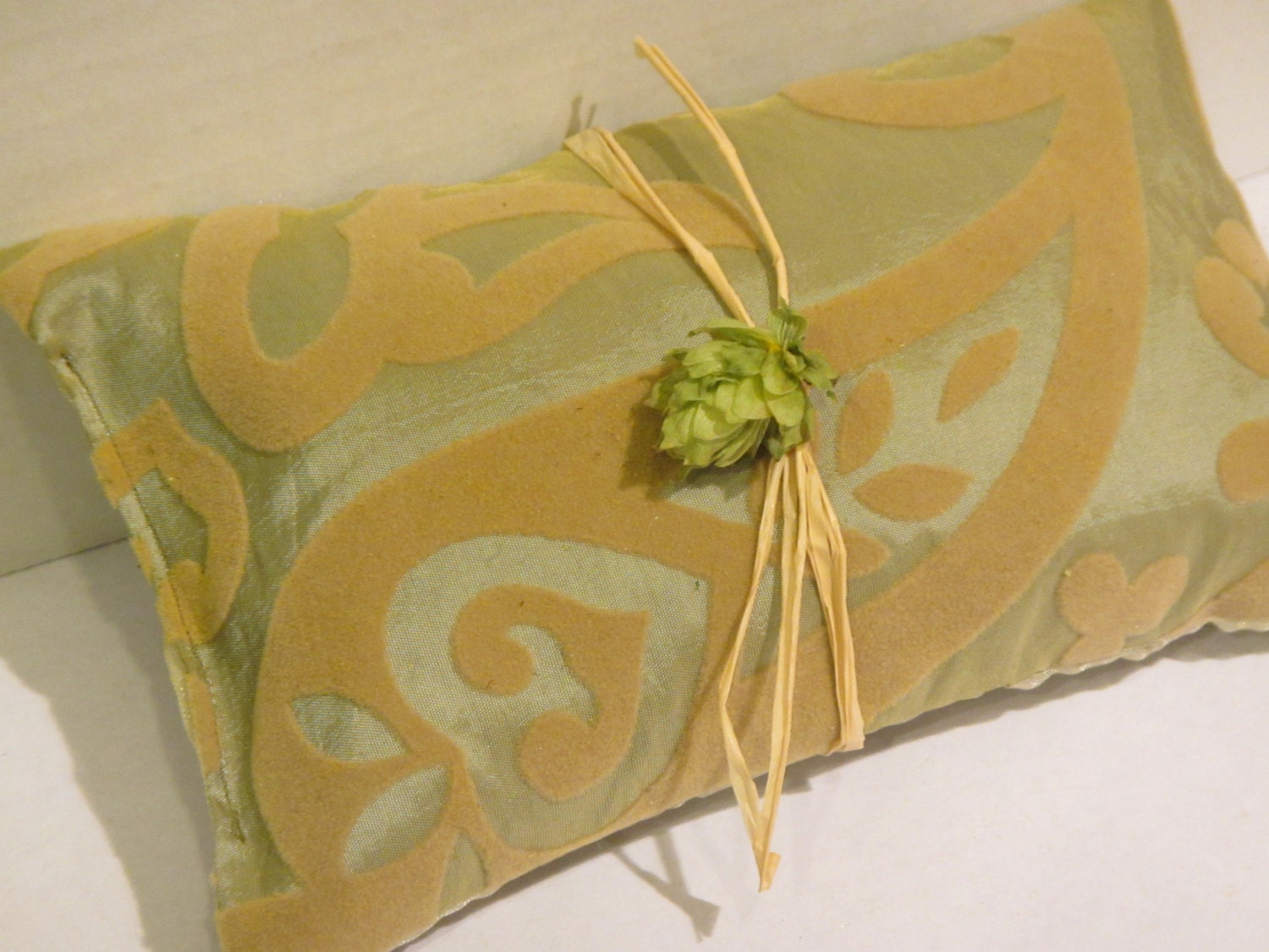 Swirled Flocking Pattern Hops Pillow - Sleep Aid Aromatherapy Pillow