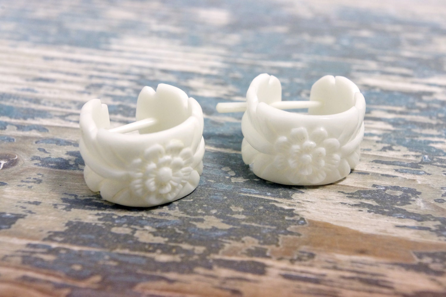 Hoop Earrings Hand Carved Flower Leaf Buffalo Bone Post Earrings Tribal Style - Gauges Plugs Bone - PE028 B