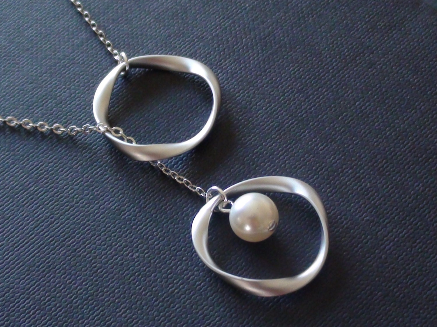 Sale-Twisted Circle Connector With Swarovski Cream Pearl -16k White Gold Lariat Necklace