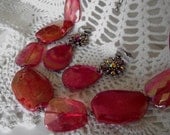 Vintage necklace earrings set iredescent dark pink & rhinestones