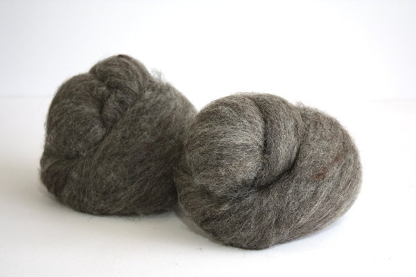 Kainuu Grey Finnsheep Wool, dark grey, carded batts, 100 g, 3.5 oz