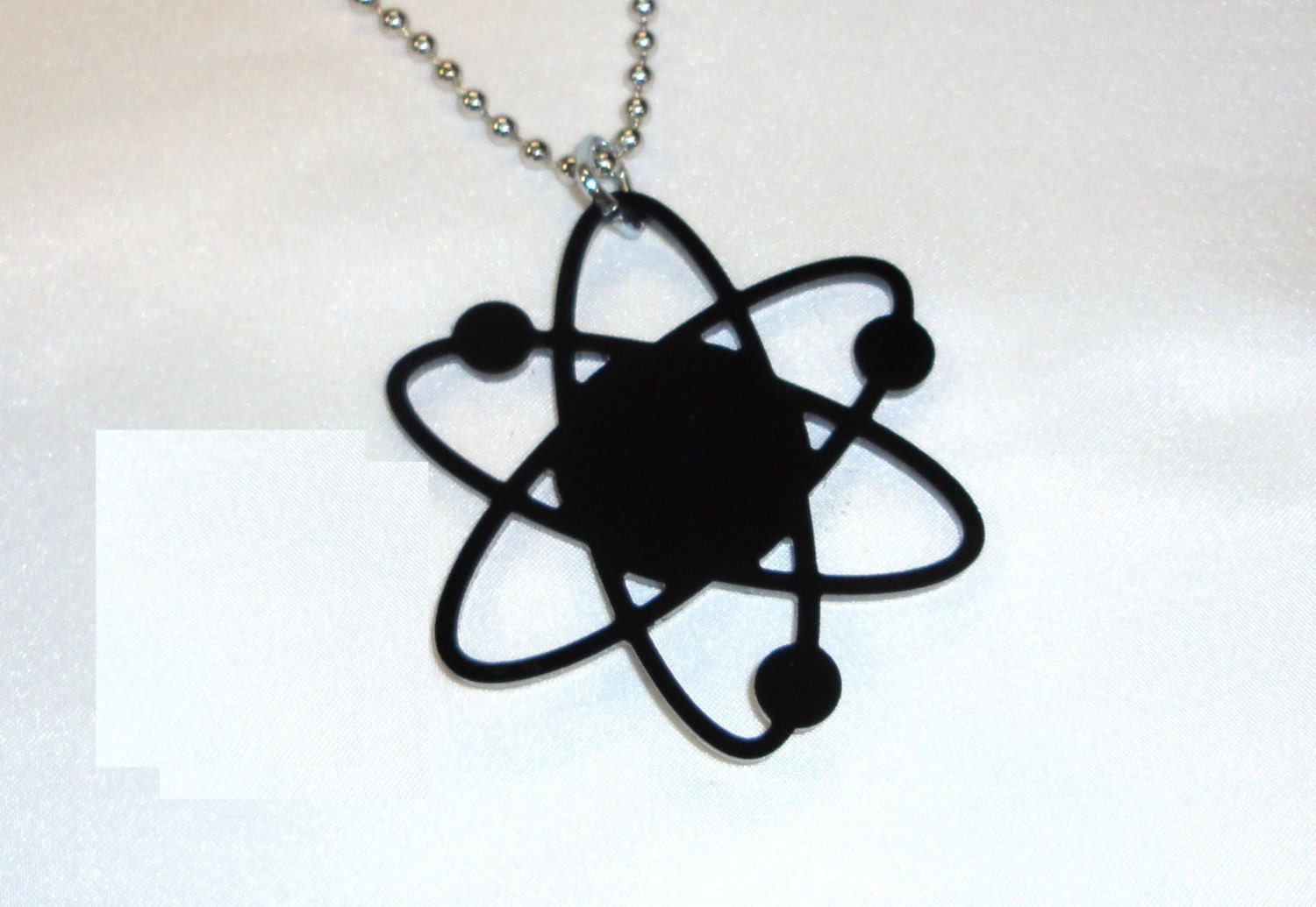 Blk ACRYLIC ATOM SYMBOL Pendant Bead Chain Necklace Big Bang Theory Sheldon