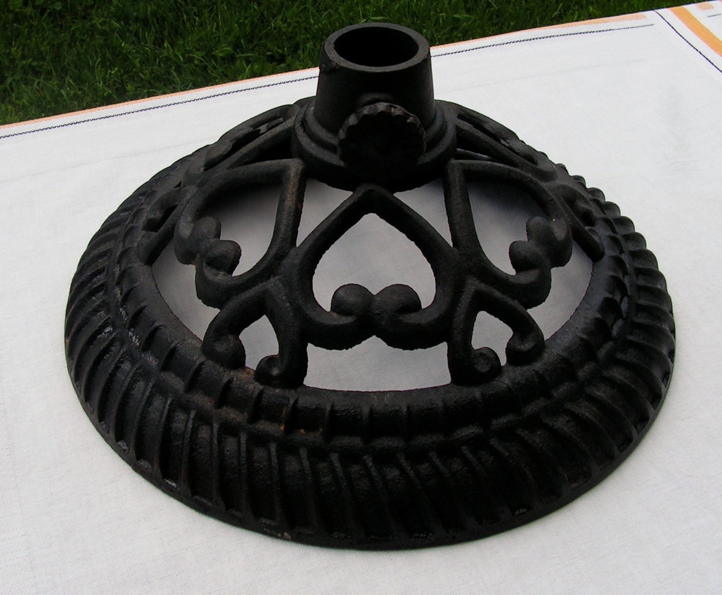 70s Cast Iron Christmas Tree Stand or Flag Pole Holder Black Hearts