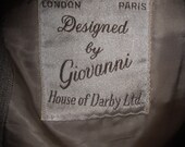 Vintage Giovanni paris london tailored taupe with narrow multi color pinstripes.43L Sharkskin    b86
