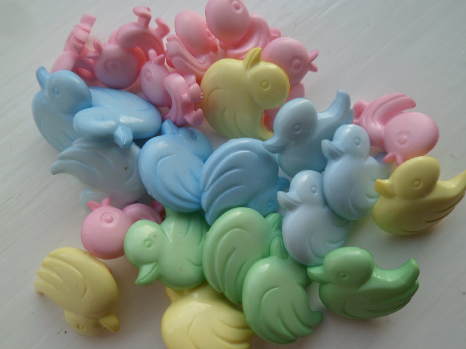 Set of 24 Mixed Pink, Green, Blue and Yellow Duck / Bird Buttons