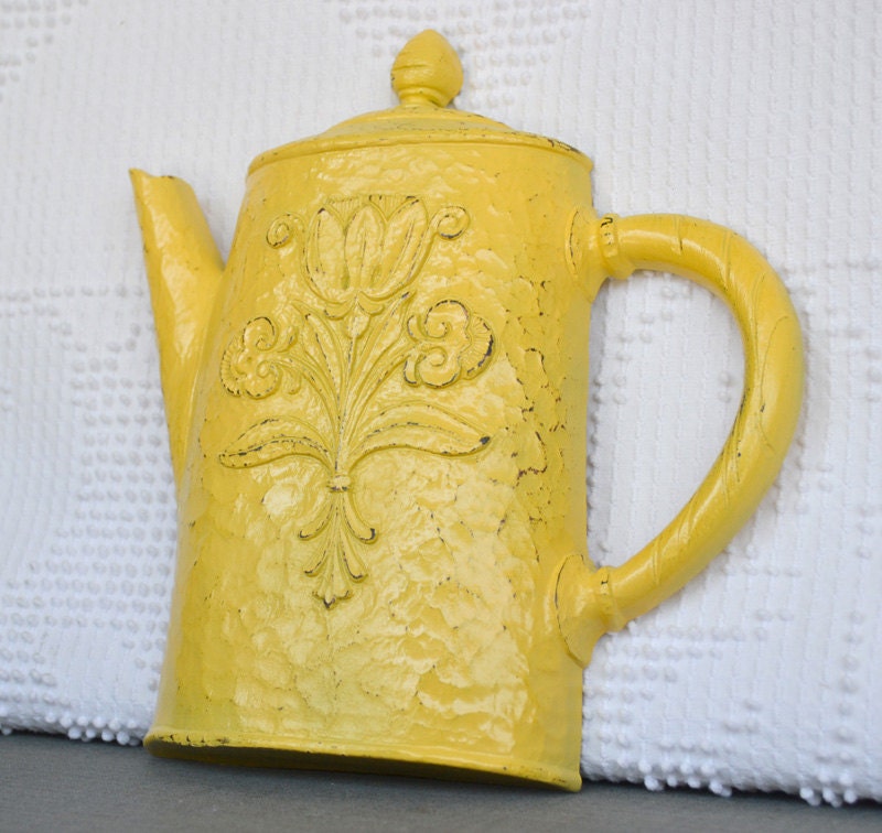 Yellow Teapot Vintage Dart Syroco Resin Wall Hanging- Shabby Chic Country Cottage Yellow Grey White Kitchen Decor Wall Decoration