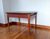 Free Shipping - Style End Table by Lane - Mid Century / Modern (Free Shipping to Lower 48 US States)