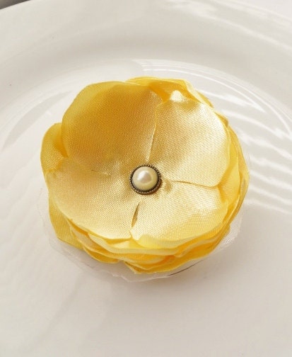 Yellow Flower Hair Clip, Satin Yellow Fabric Flower Fascinator, Bridal Accessory, Bridesmaid Gift, Pearl, Summer Wedding