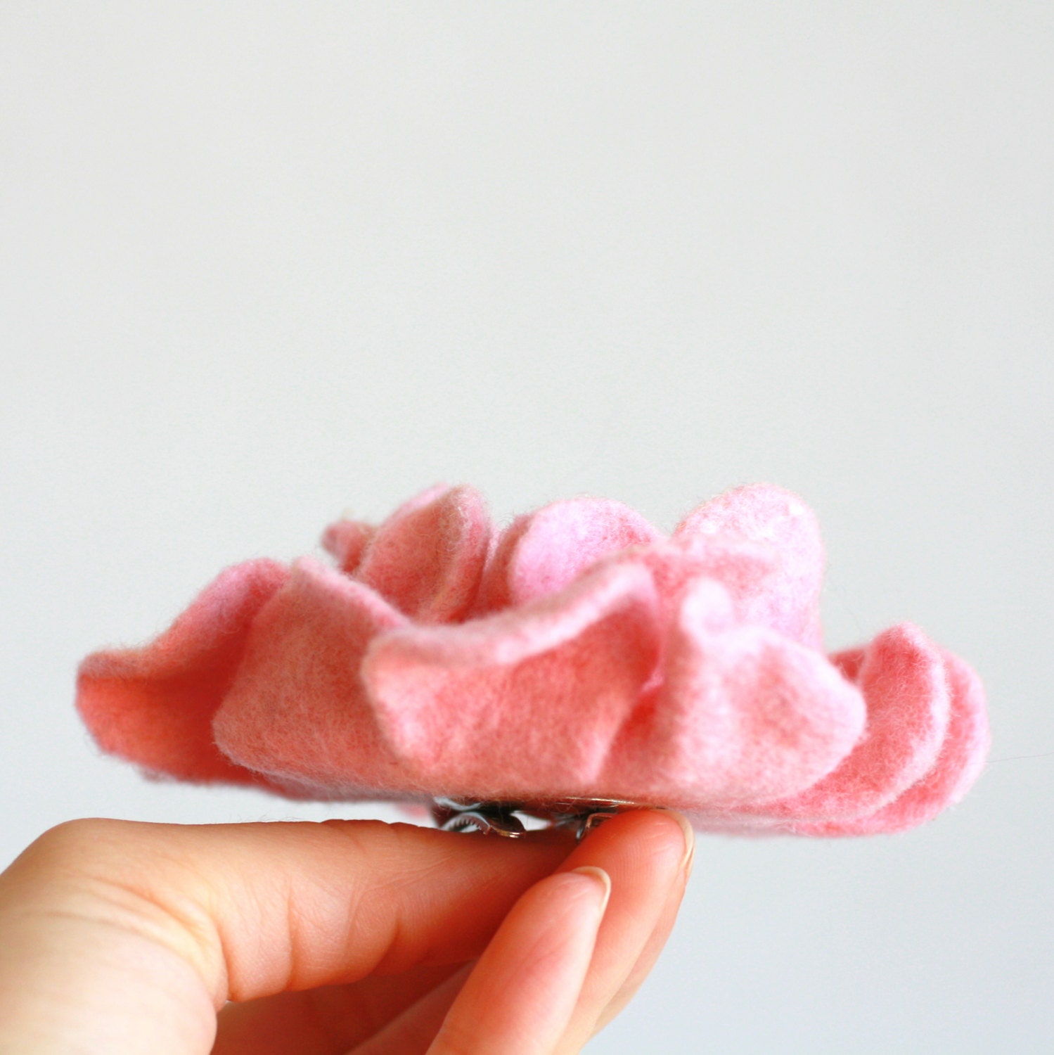 Felted flower brooch - pink white flower pin - flower hair clip - Weddings flower