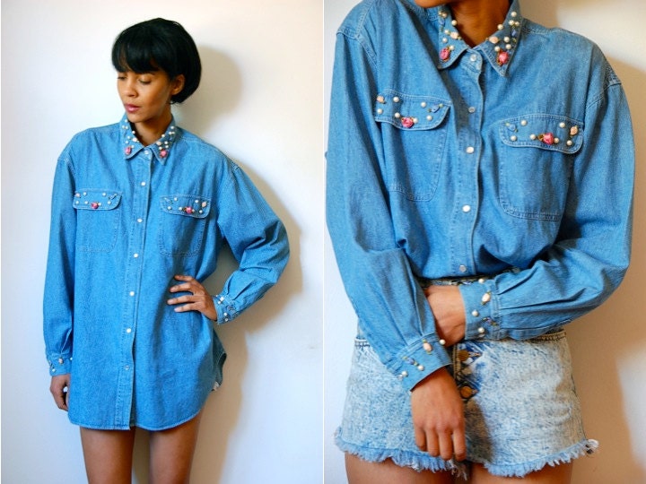 Vtg Roses & Pearls Trimmed Light Denim Cotton LS Shirt