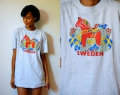 Vtg Floral Pony Print Sweden Flags Grey SS Shirt
