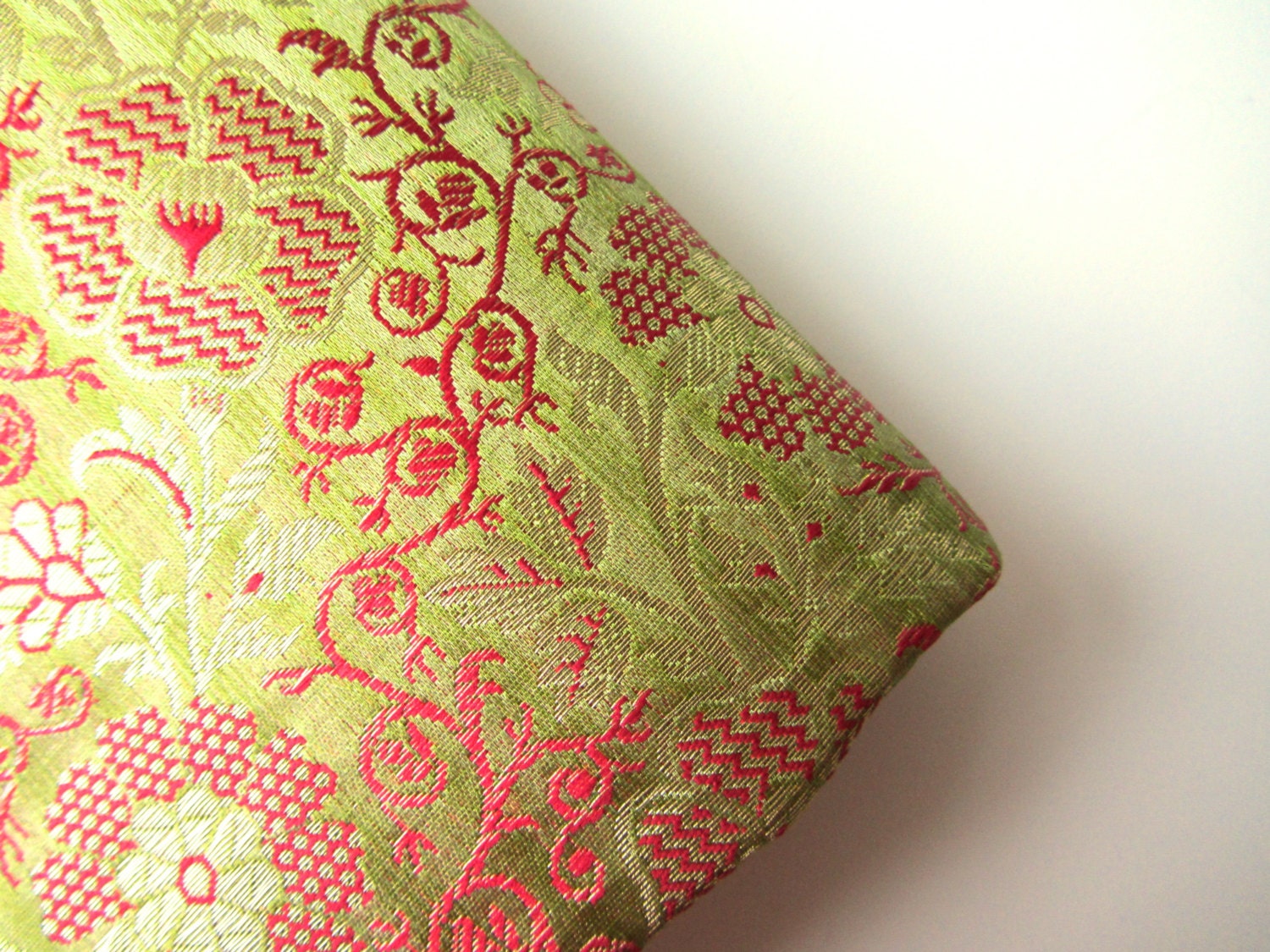 Red Pink moss green flowers silk brocade India fabric nr 128  fat quarter