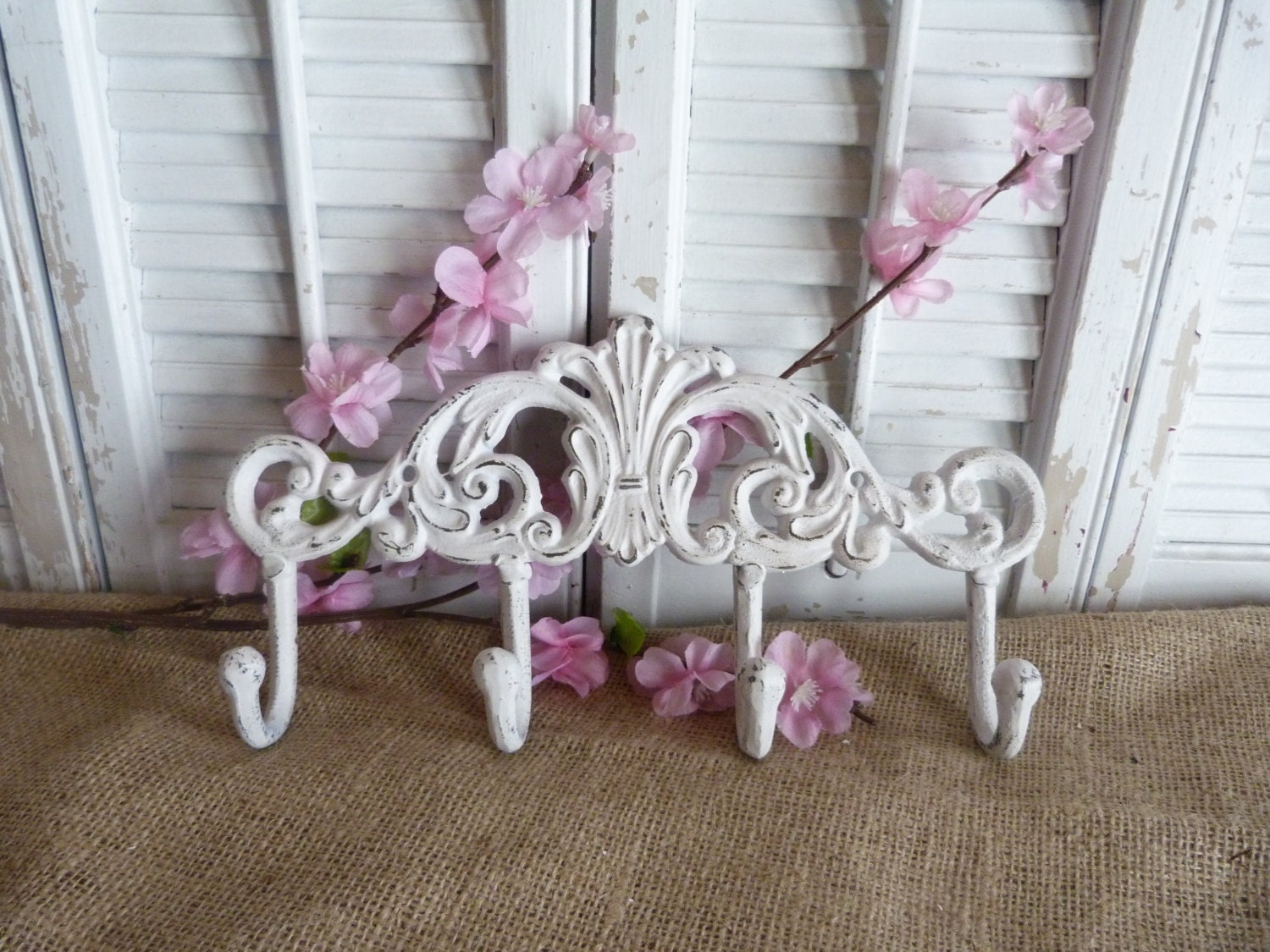 White / Cottage Chic / Iron Fleur De Lis 4 Metal Wall Hook / Coat Rack / Shabby and Chic / Cast Iron Multiple Wall Hook