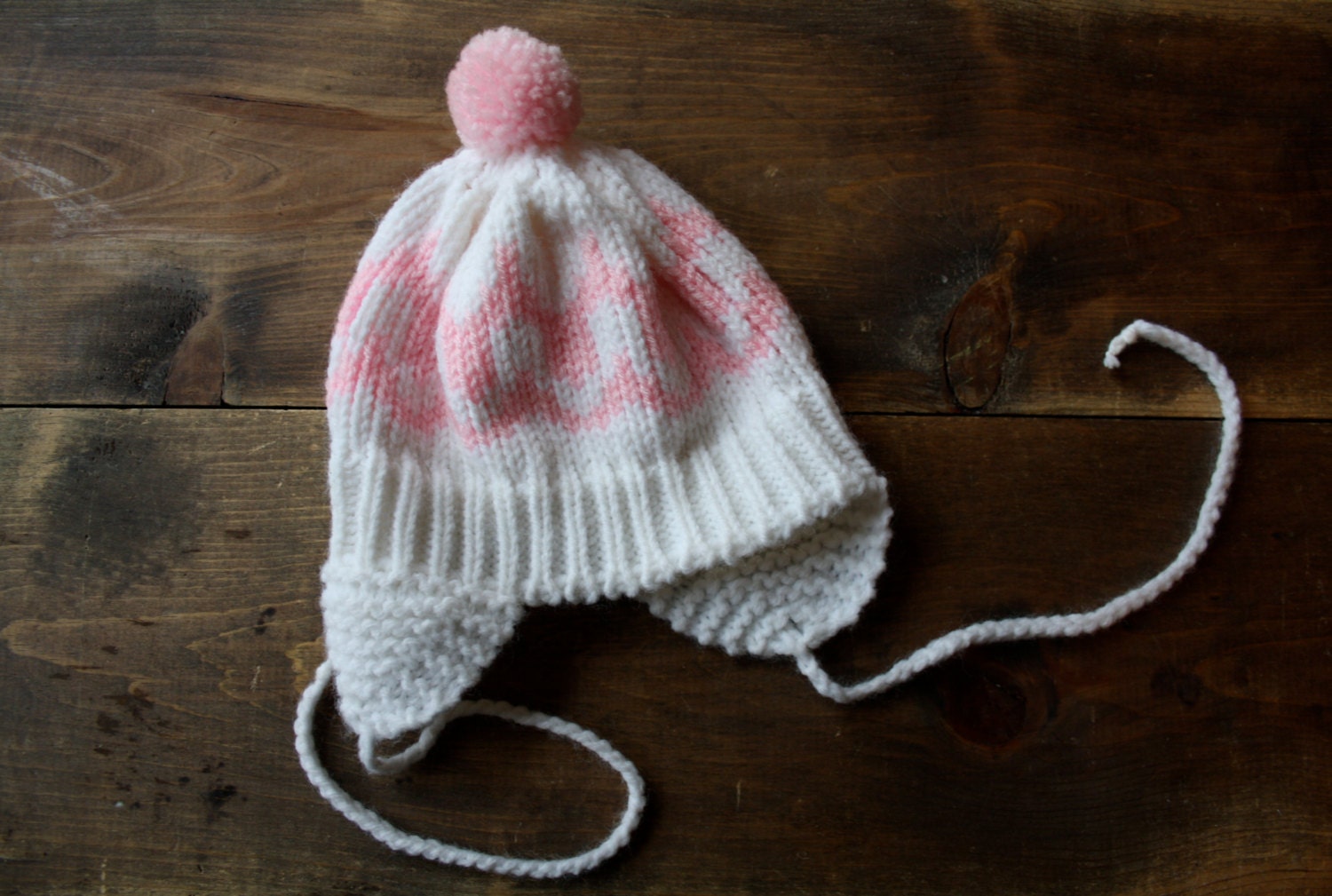 Vintage handknit baby hat / warm hat with pom pom / pink and white / baby girl size 0 to 6 months