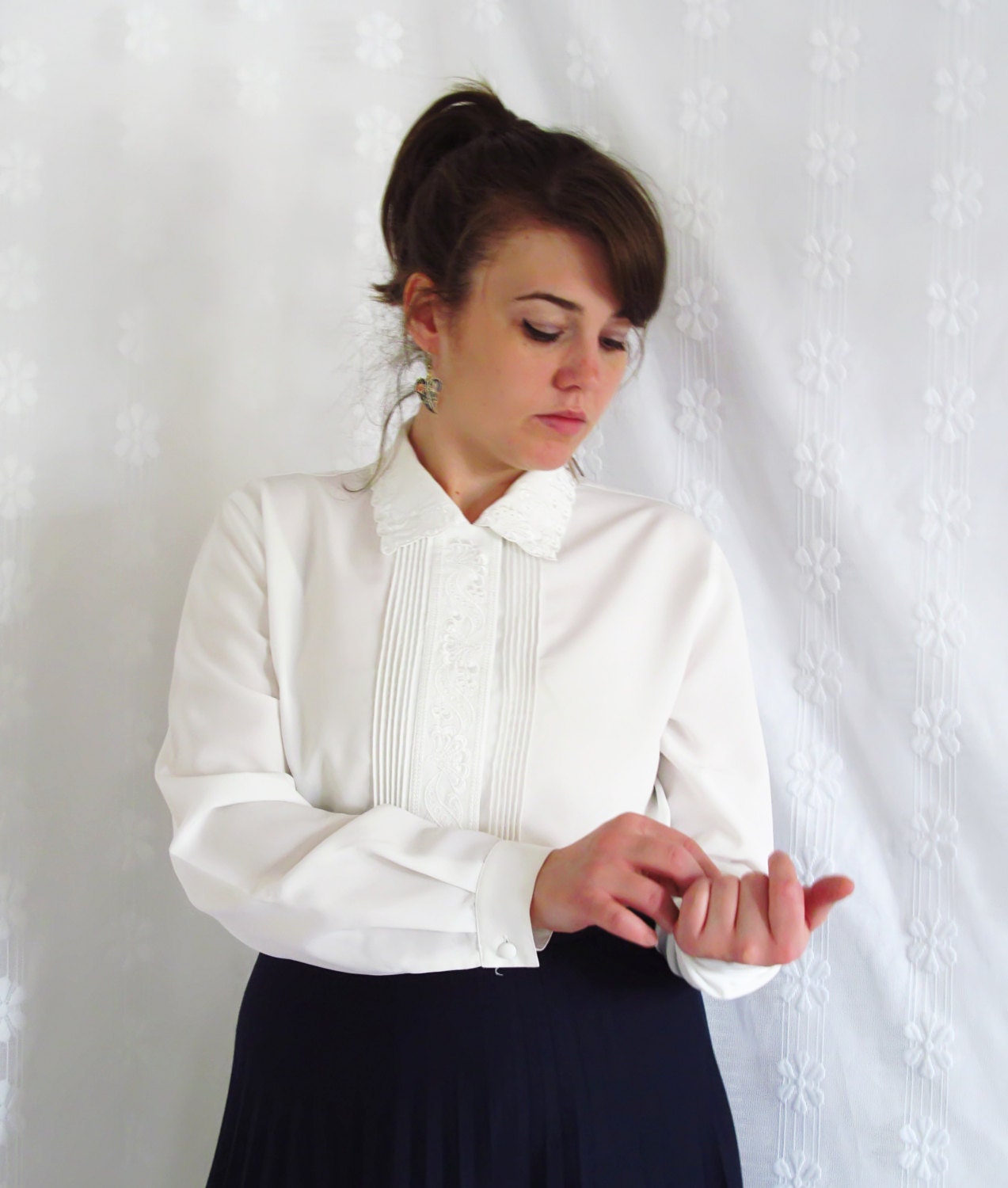 S A L E..... 1980s Vintage White Secretary Long Sleeved Cuffed Blouse. Medium Large