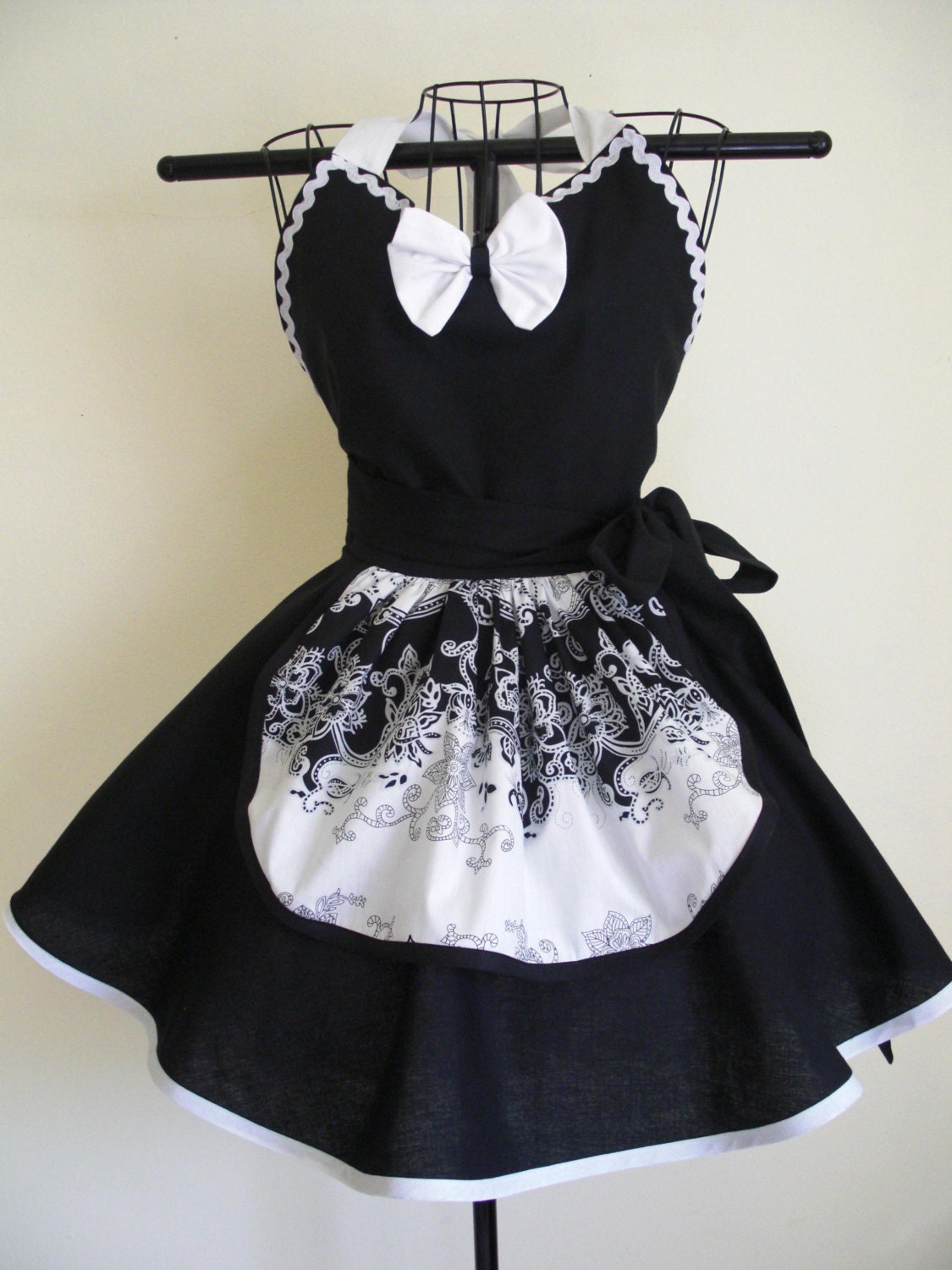 Retro French Maid Apron Pin-up Style Black and White Flirty Skirt Sweetheart Neckline