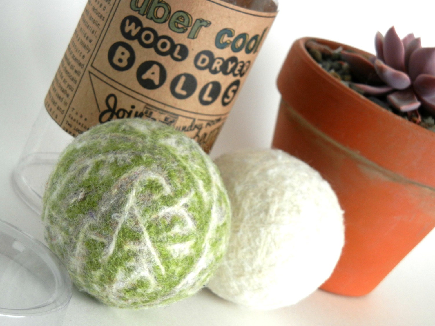 Mother's Day gift über cool wool dryer balls, reusable sustainable eco friendly housewares, spring cleaning, laundry, green white