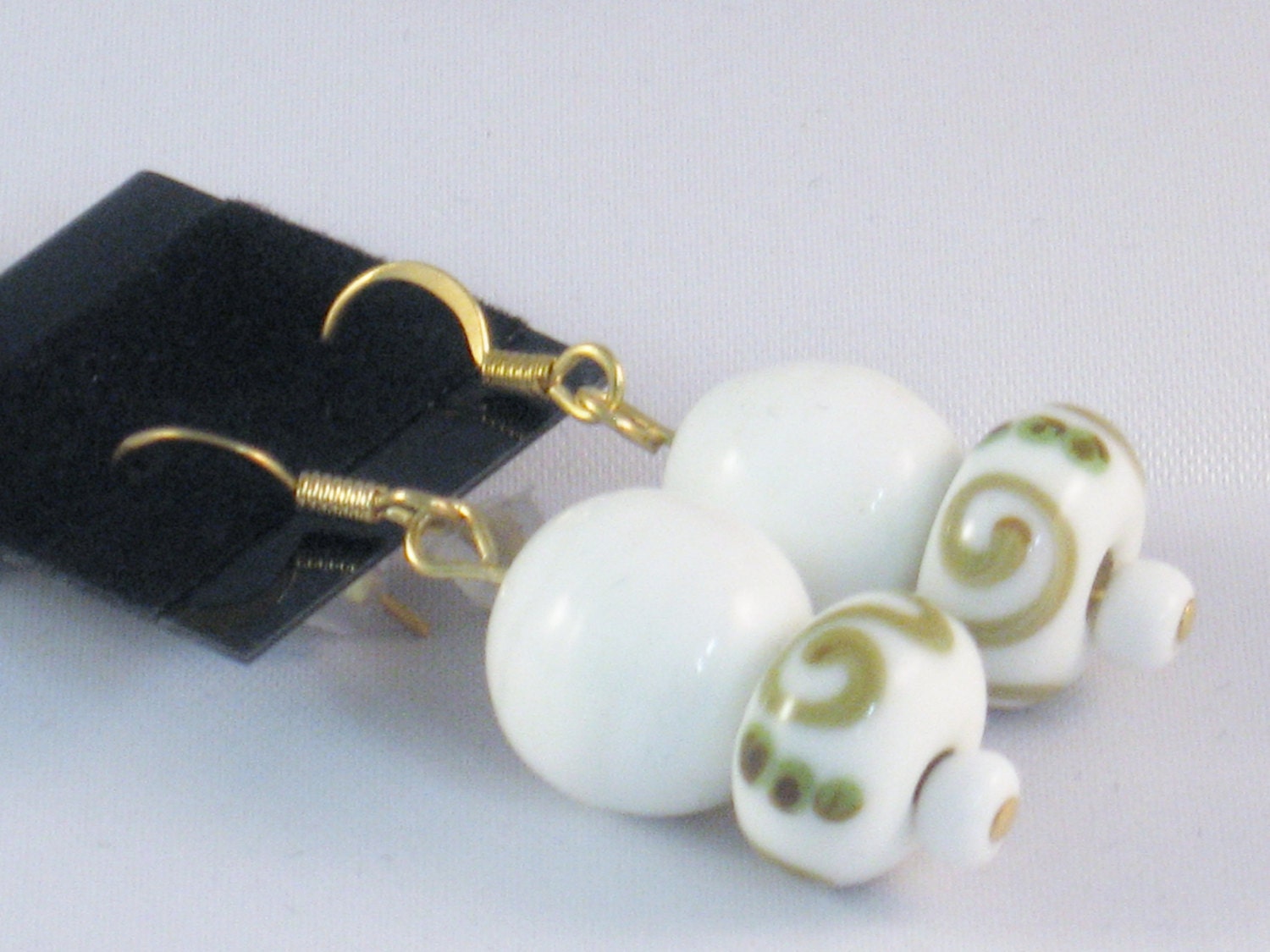 Earrings in White and Gold