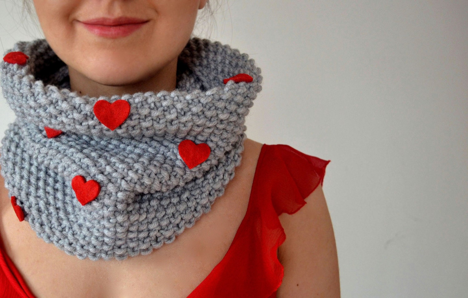 Valentine's day scarf - Knitted scarf  with felt hearts - greenaccordion
