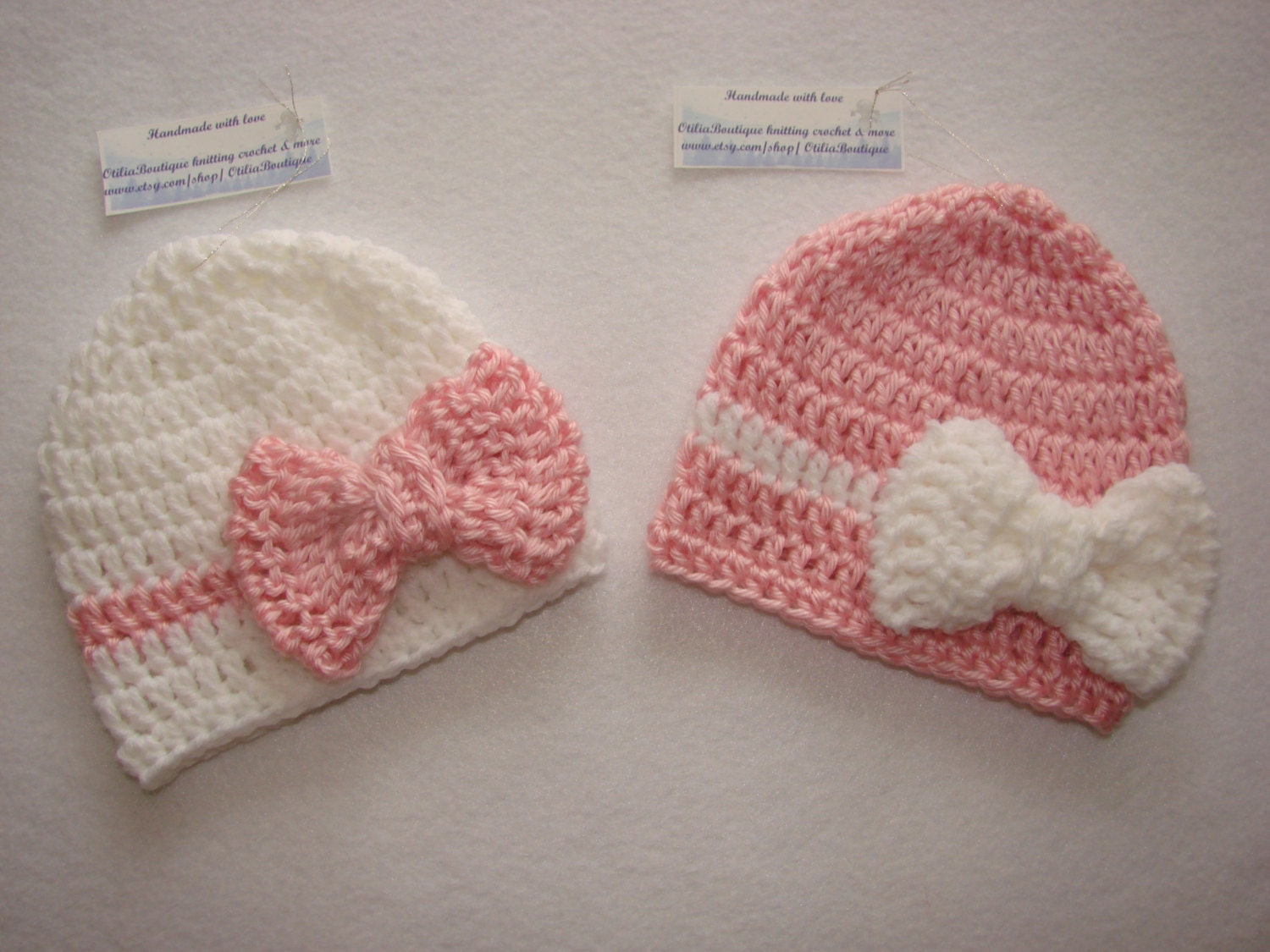 Twins Crochet baby girl set of 2 bow hats beanie pink white handmaded 0-4 months shower gift photo prop