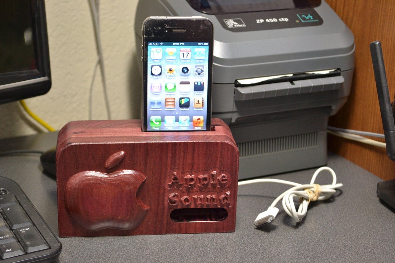 iPhone Acoustic Speaker and Dock station iPod Acoustic Speaker and Dock station made of Solid Purpleheart Wood