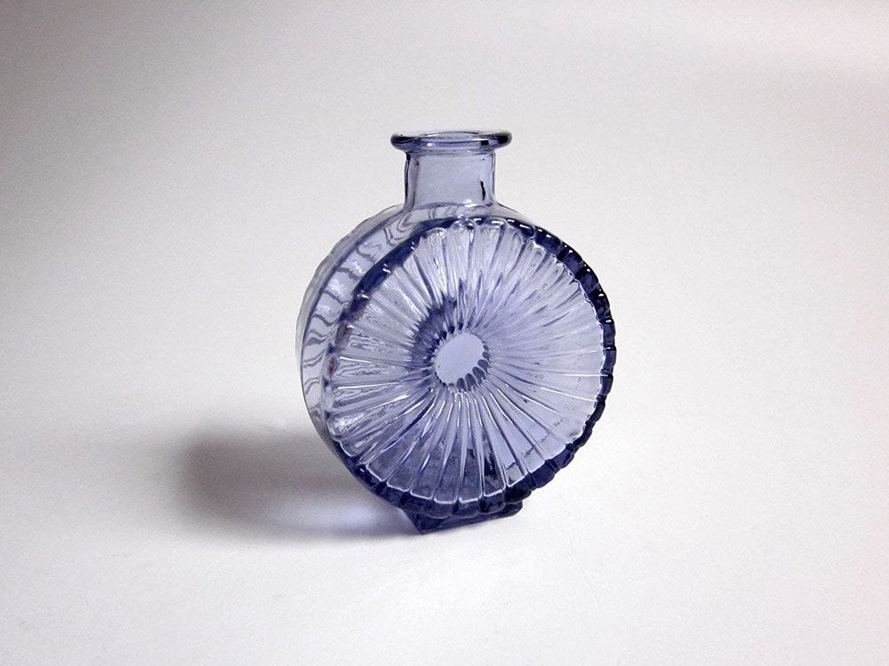 Helena Tynell "Aurinkopullo"/ "Sun Bottle" lilac glass vase by Riihimäen Lasi Oy / Riihimaki (Finland)