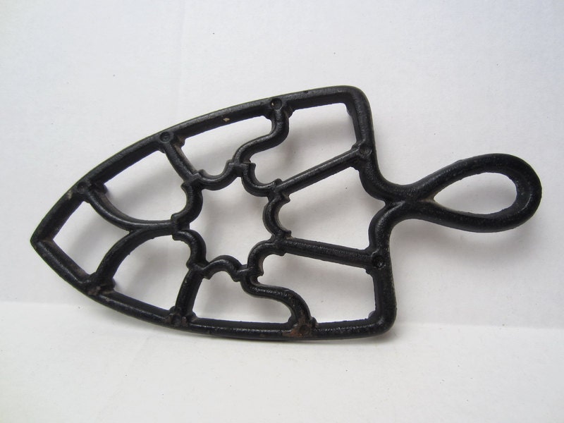 Vintage Virginia Metalcrafters Cast Iron Trivet // Iron Trivet // Iron Hotplate //