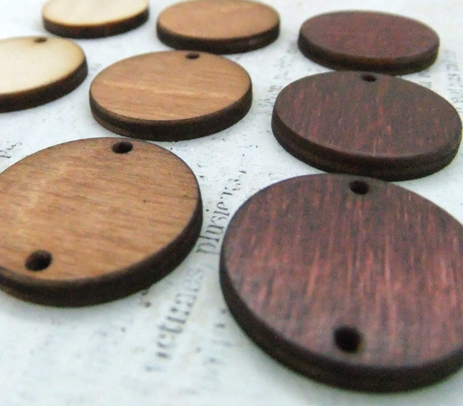 18 ROUND WOOD TAGS - 1" Circles