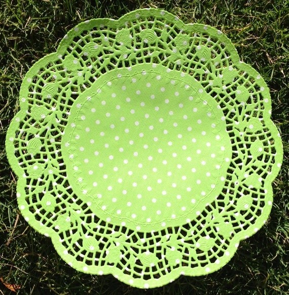 Green polka dot round paper doilies . 26.5cms (10.5 inch)