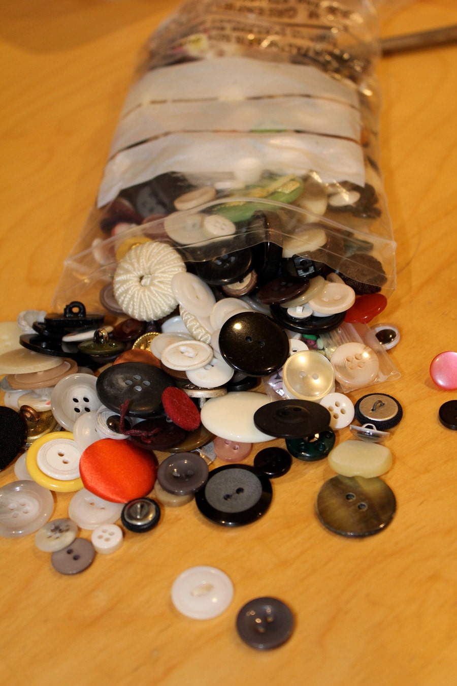 Mixed bag of new, old and vintage buttons