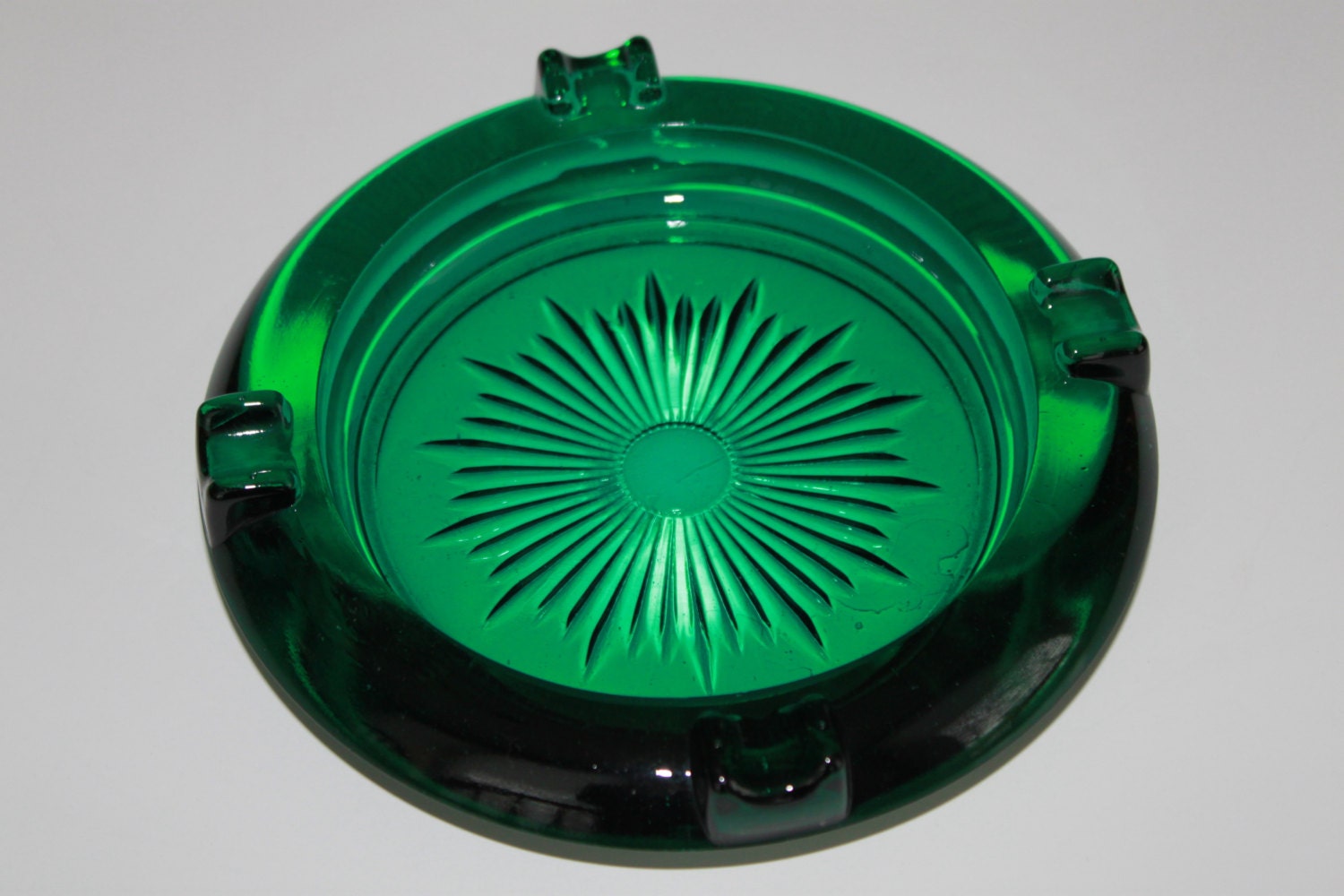 Vintage blue green glass ashtray. Mad men ashtray. Emerald green ashtray. 1950s ashtray. Blue green glass. Starburst ashtray. Retro ashtray.