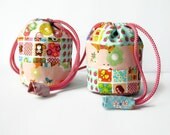 A pair of coin purse with drawstrings / kinchaku pouch