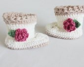 Baby booties - crochet baby girl shoes - cream flower baby shoes