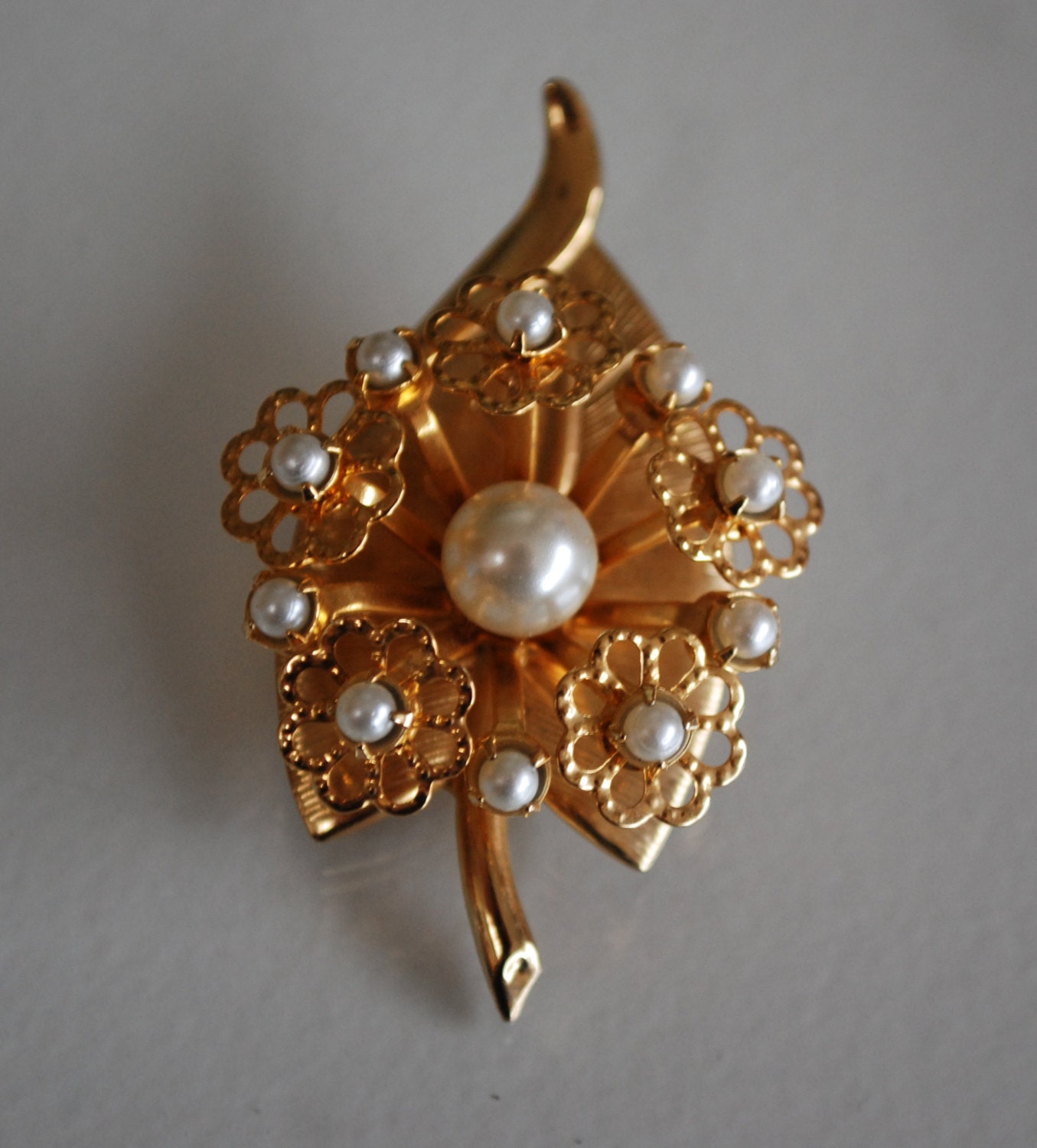 Vintage Pearl goldtone Leaf Brooch