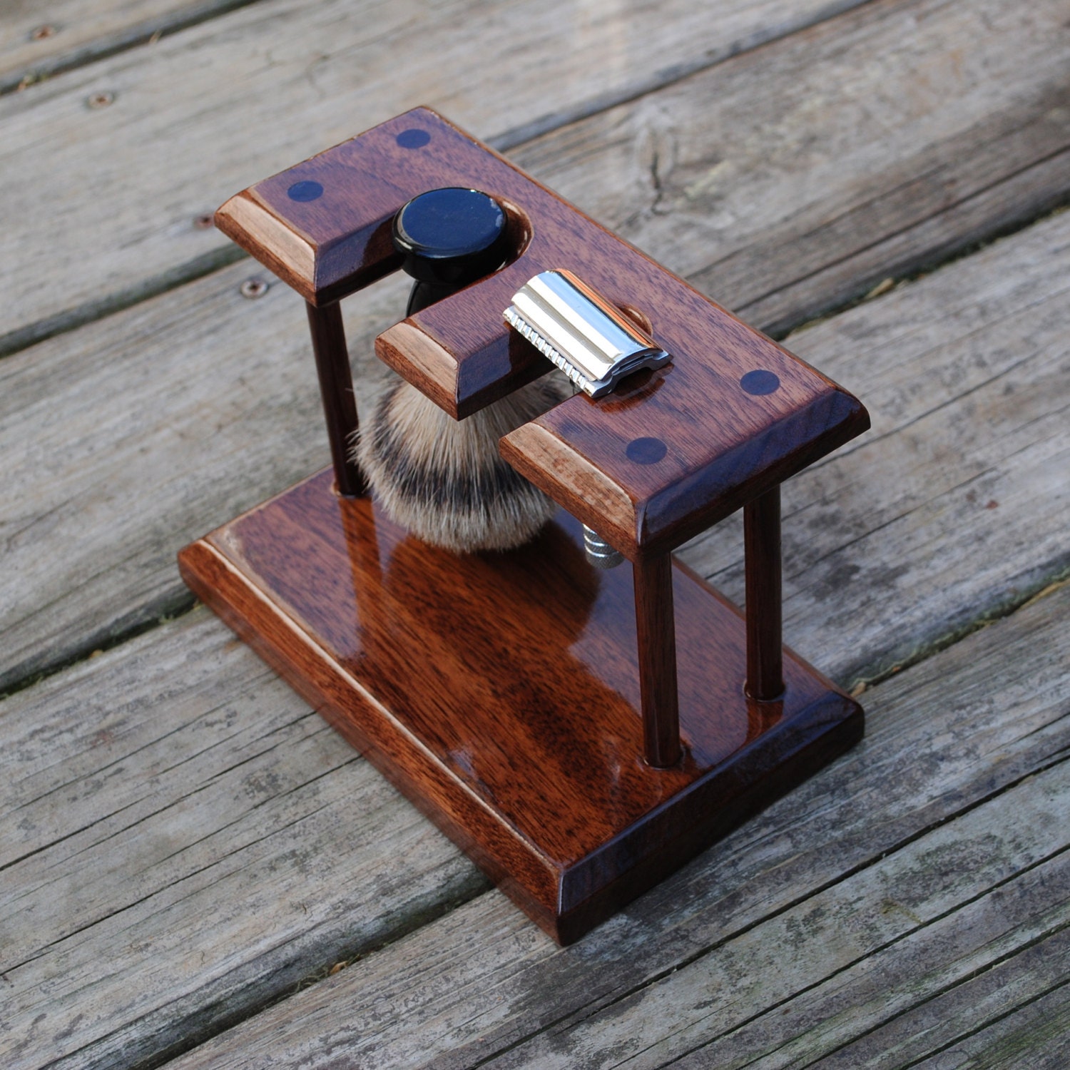 Shaving Stand for DE / Safety Razor and by JustABranchWoodworks