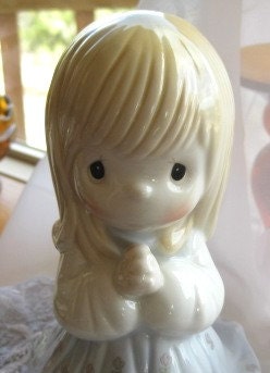 1990 Precious Moment Kneeling Girl Figurine Shiny MINT