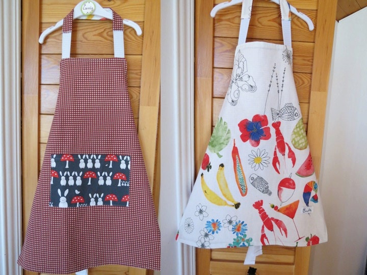 Unisex reversible kids aprons