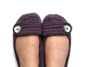 Crochet women's slippers non slip, flats, house shoes, made to order.